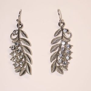 Silver tone beautiful earrings